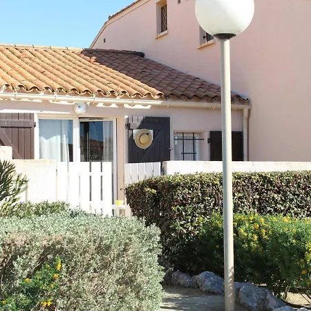 Maison Familiale A 200m De La Avec Terrasse, Clim, Parking Et Animaux Acceptes - Fr-1-229d-55 * Fleury (Aude)