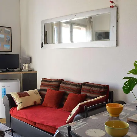 Maison Familiale A 200m De La Avec Terrasse, Clim, Parking Et Animaux Acceptes - Fr-1-229d-55 * Fleury (Aude)